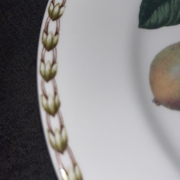 Set of 2 Queen’s Hookers Fruit Plates - Picture 5 of 7